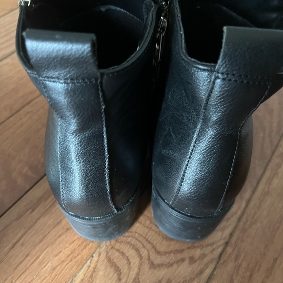 Cougar Waterproof Black Booties - Picture 5 of 12